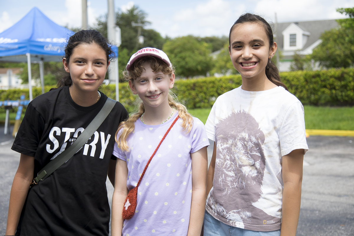 3 teenage girls smiling and standing together